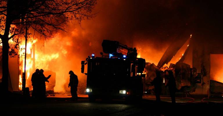 Grote brand met brandweer